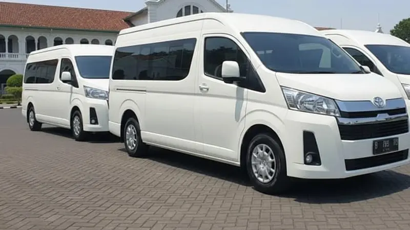 Tiga armada Hiace putih travel Bandar Jaya Jambi siap berangkat via Kotabumi