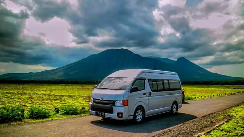 Interior Hiace travel Palembang Pagar Alam dengan kursi nyaman full AC