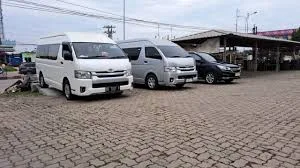 Interior armada Toyota Hiace travel Palembang ke Bandar Lampung - kabin full AC dan reclining seat